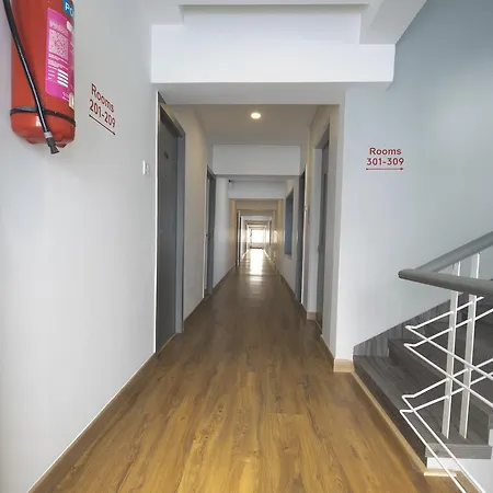 Oyo Townhouse 16 International Airport