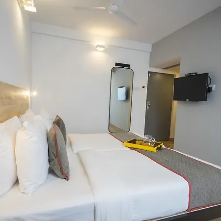 Hotel Oyo Townhouse 16 International Airport 4*