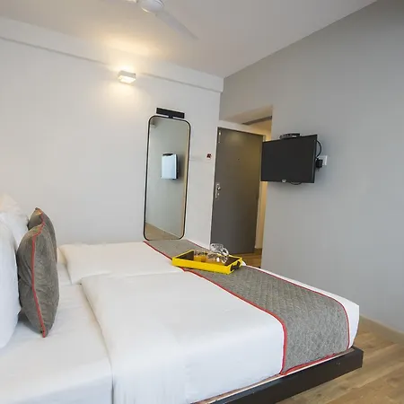 Hotel Oyo Townhouse 16 International Airport 4*