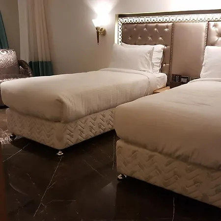 Peninsula Redpine Hotel Mumbai