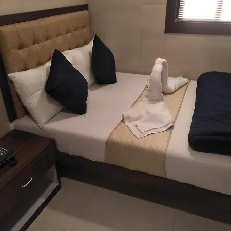 Hotel Avenue Residency 2*