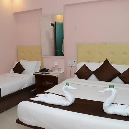 Hotel Sai Leela Grand 3*
