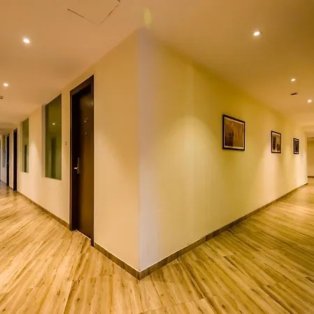 Oyo 16001 Gk Residency *