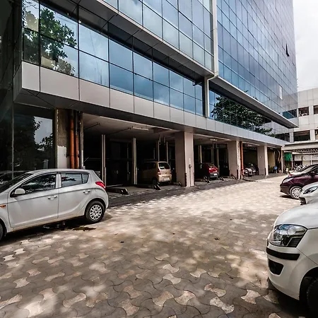 Oyo 16001 Gk Residency *