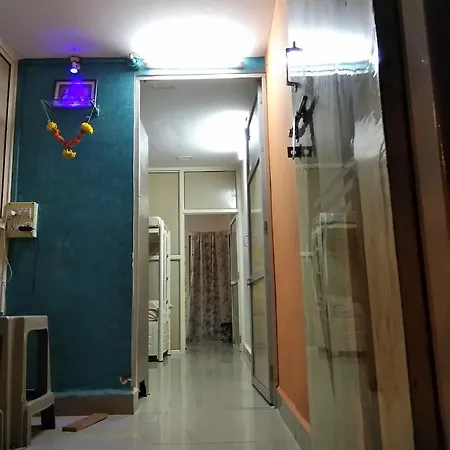 Hostel Metro *
