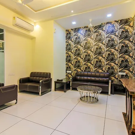 Hotel Fabhotel Laaiba Residency