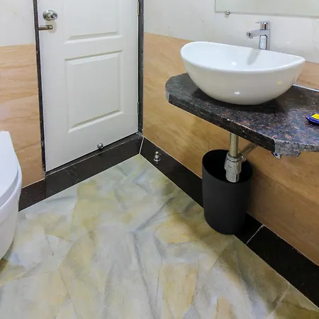Hotel Fabhotel Laaiba Residency 3*