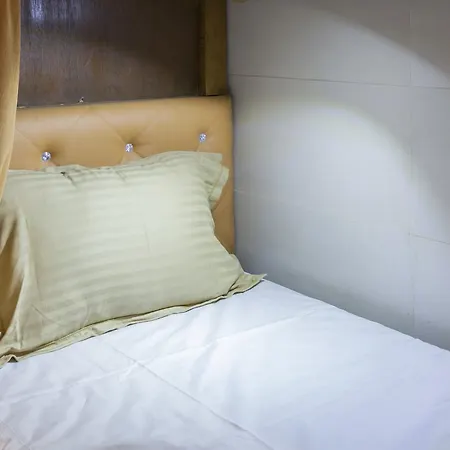 Abza Deluxe Hostel *