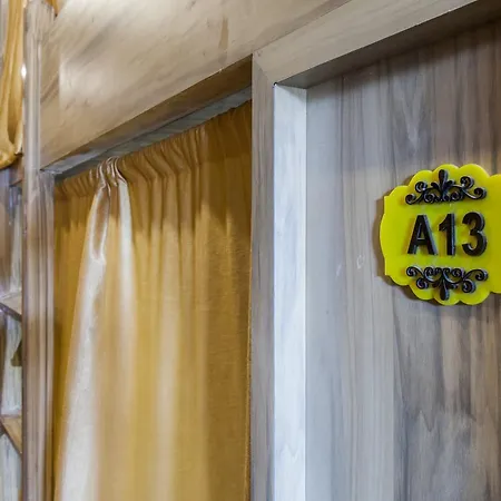 Abza Deluxe Hostel Mumbai