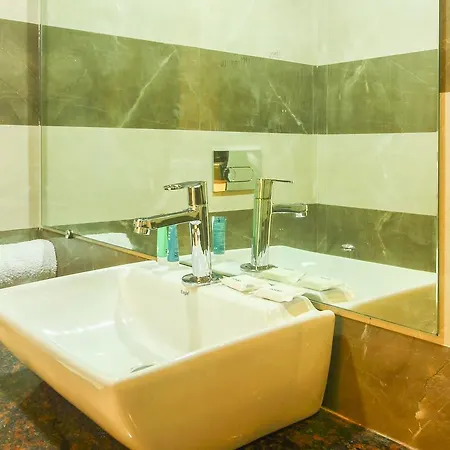 Hotel Treebo Blue Moon Powai