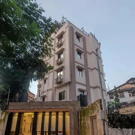 Oyo 9748 Girgaon Palace Hotel 3*