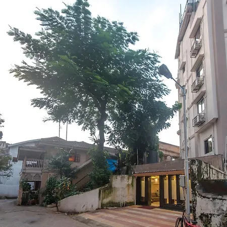 Oyo 9748 Girgaon Palace Hotel