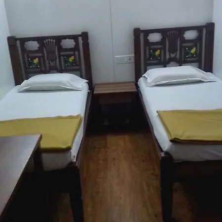 Hotel Carlton - Behind Taj Mahal Palace Colaba