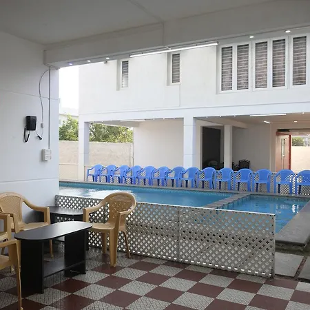 Hotel Oyo 935 Palkhee 3*