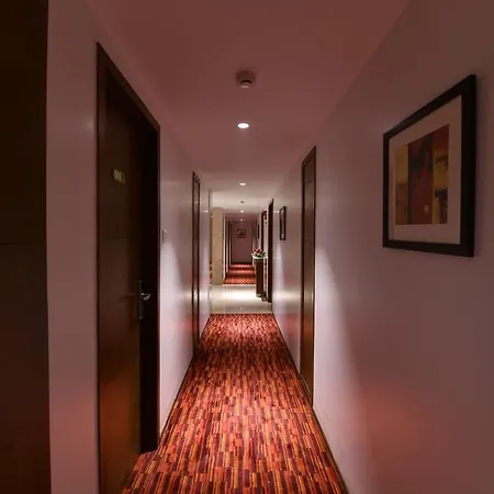 Leafio Marigold-near Airport 3*