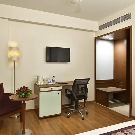 Leafio Marigold-near Airport Hotel