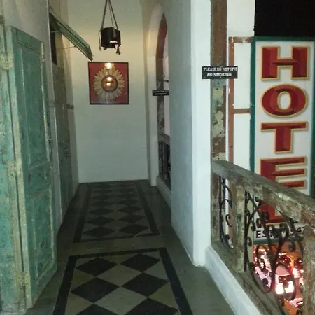 Vasantashram Cst Mumbai, Free Wifi With 1940s Retro Vibe