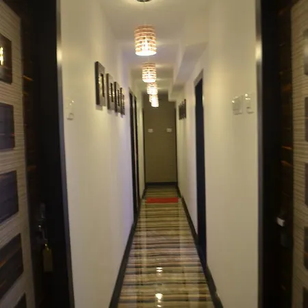 Hotel Modern *