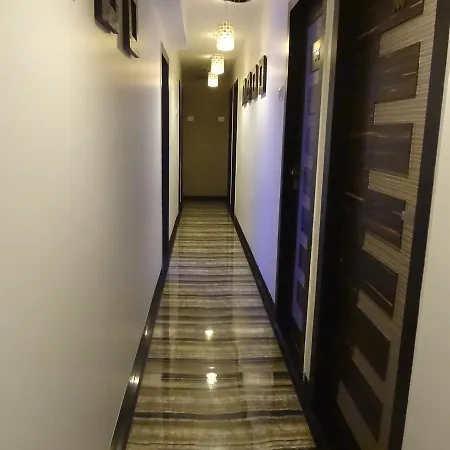 Hotel Modern *