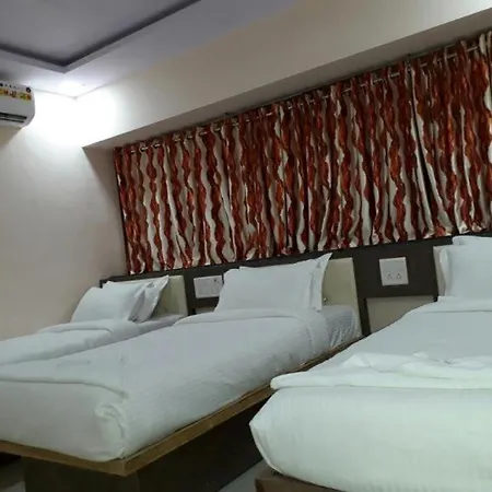 Hotel Sai Leela Grand 3*