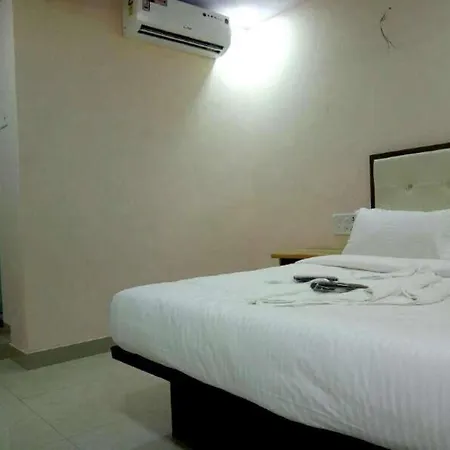 Hotel Sai Leela Grand