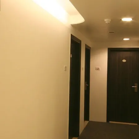 1 Bedroom Boutique In Borivali West, Guest house