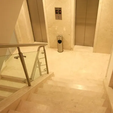 1 Bedroom Boutique In Borivali West, Guest house
