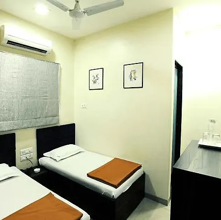 Hotel Maangta 212 @ Andheri West 3*