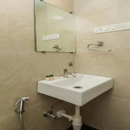 Oyo 11561 Imperial Bungalow Bed & Breakfast Mumbai