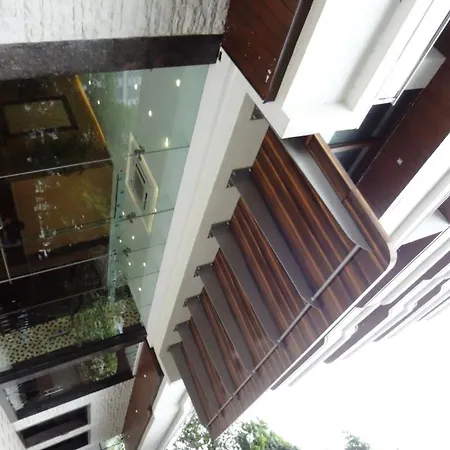 Laurent & Benon - Santacruz East Aparthotel 5*