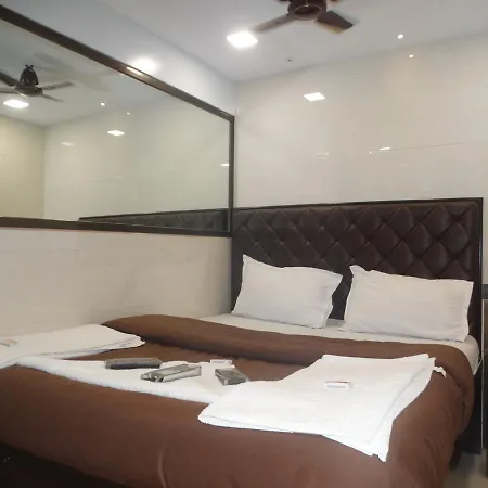 Qamar 2* Mumbai