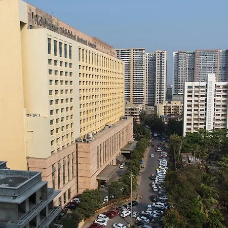 Bed & Breakfast Aristo Room, - Near Kokilaben Dhirubai Ambani Hospital For Family Only,