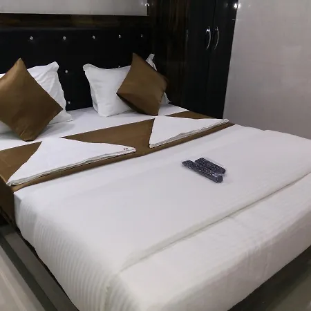 Hotel Oyo 7481 Plaza 2*