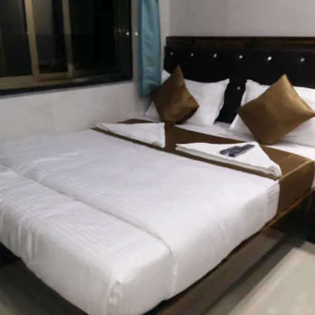 Oyo 7481 Plaza Hotel 2*
