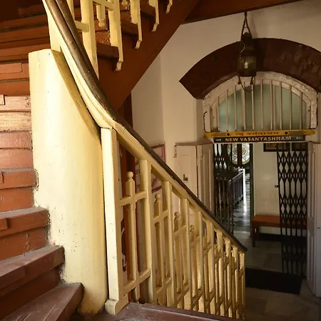 Vasantashram Cst Mumbai, Free Wifi With 1940s Retro Vibe Hostel Mumbai