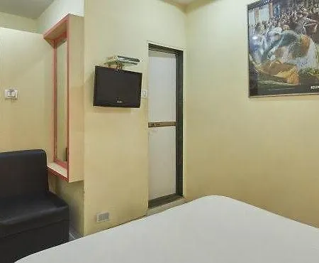Hotel Maangta 127 @ Andheri East