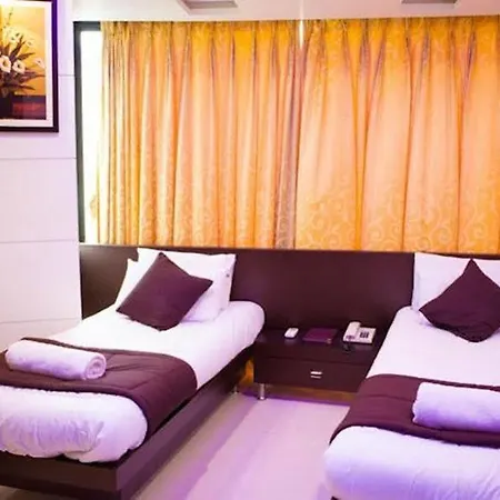 La Metro Near Bkc Hotel 3*