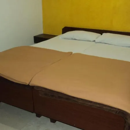 Hotel Benazeer 2*