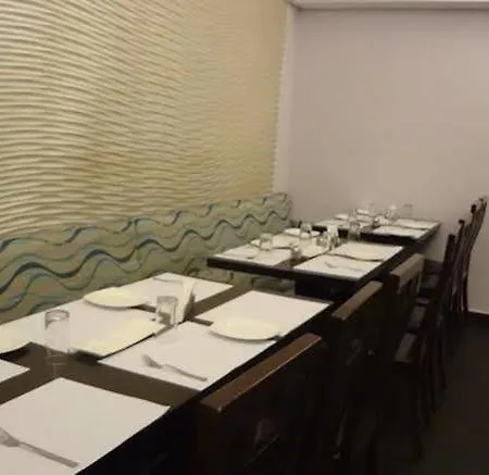 Hotel Jayshree Domestic Airport 3*