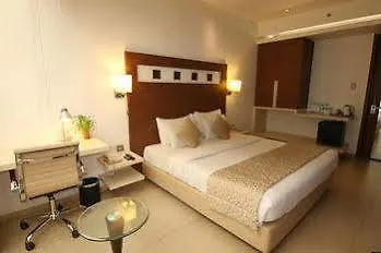 Hotel Townhouse Oak Suncity Premiere Mumbai