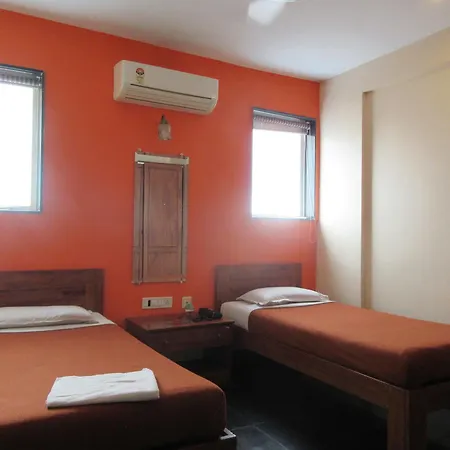 Q Deck Hotel