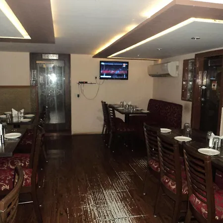 Q Deck Hotel 2*