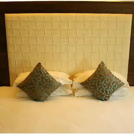 Hotel Ramee Guestline Juhu 4*