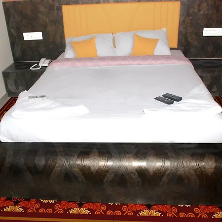 Hotel Fabhotel Adore