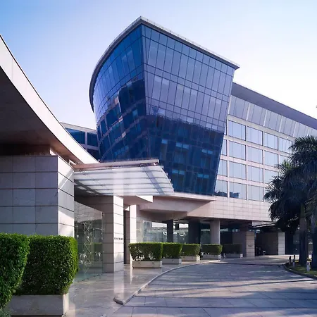 Hyatt Regency International Airport 5*