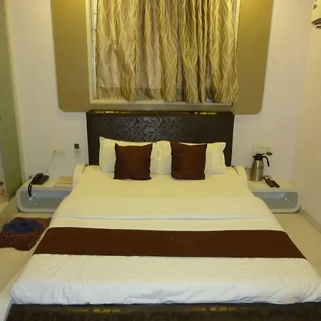 Hotel Satellite 3*