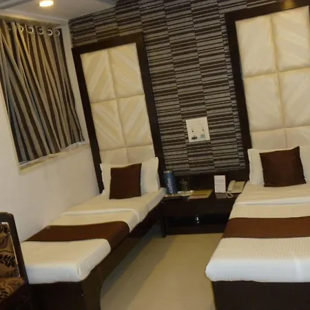 Hotel Satellite