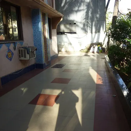 Hotel Satellite