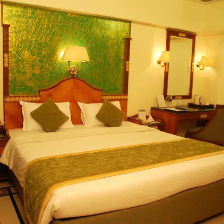 Hotel The International By Tunga 3*