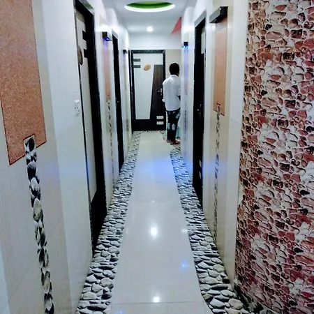 Crescent Hotel 2*